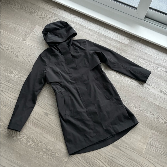 Rebel Waterproof Rain Jacket Lululemon Size 6 - Picture 2 of 4
